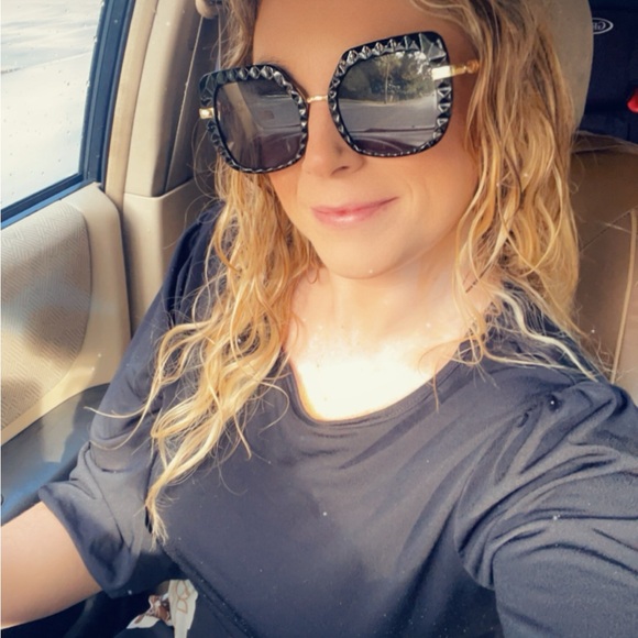 Meet your Posher, Kay - Picture 1 of 2